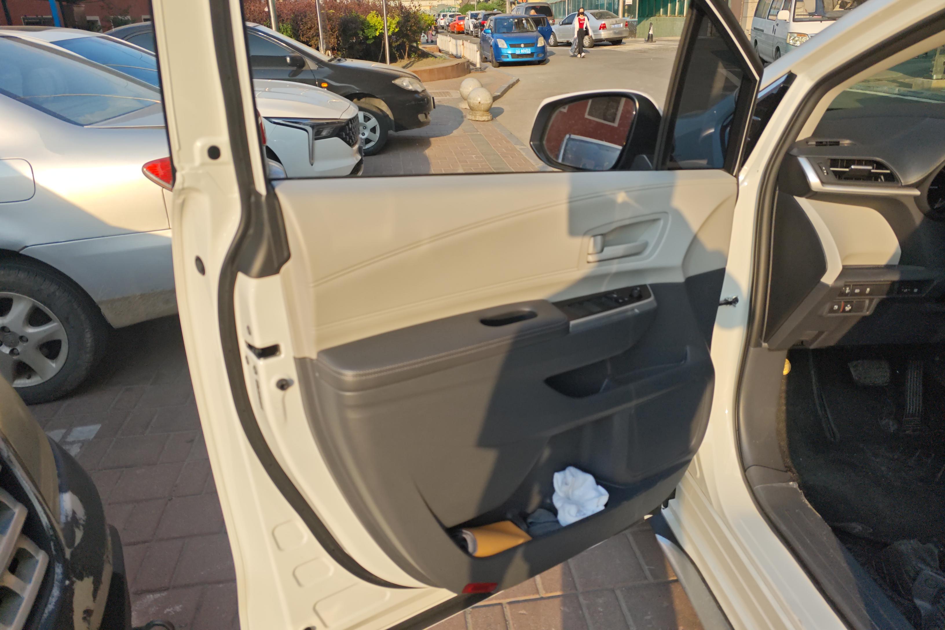 Toyota Granvia 2024 car image #21