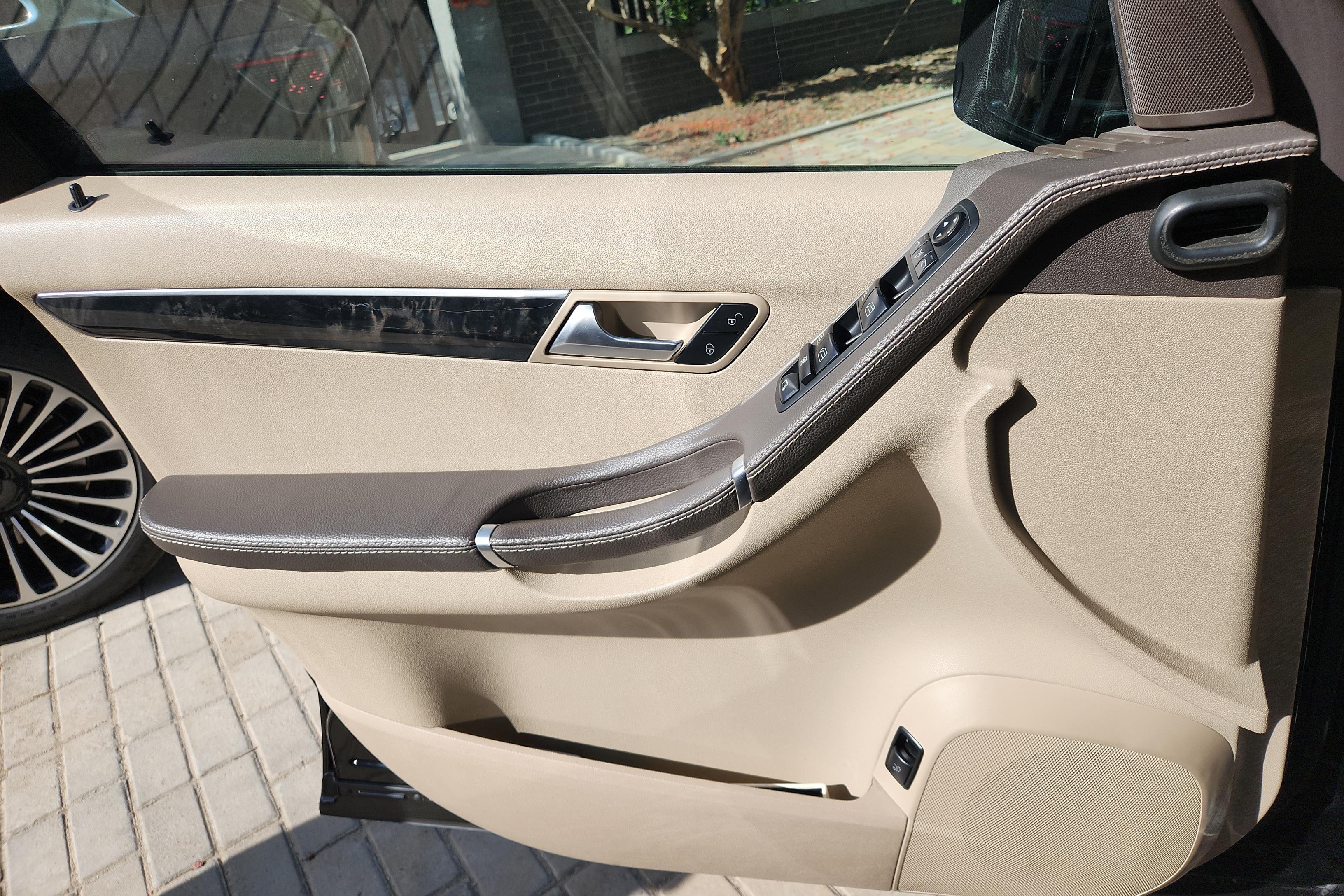 Mercedes-Benz R Class 2017 car image #21