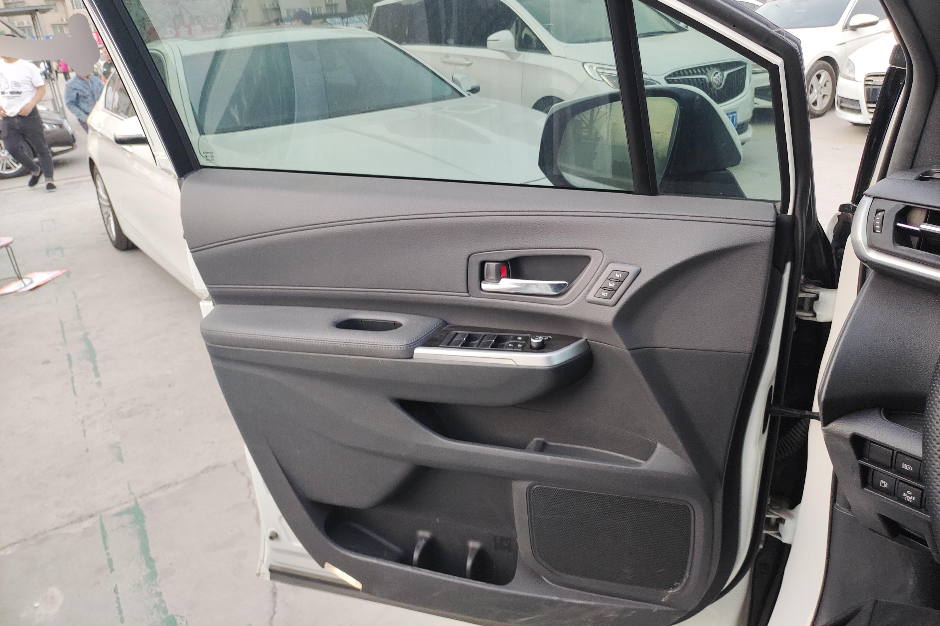 Toyota Granvia 2023 car image #21