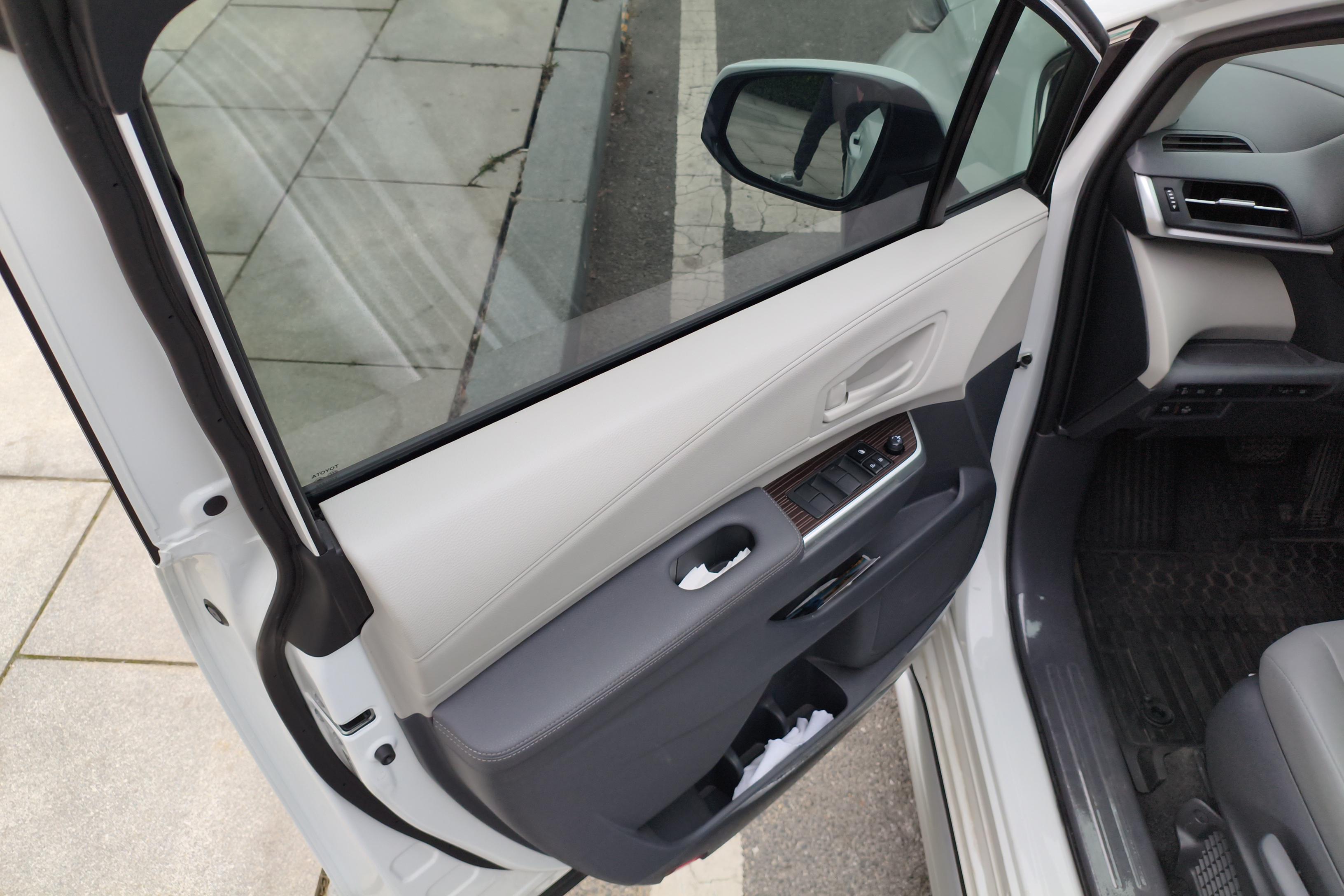 Toyota Granvia 2024 car image #21