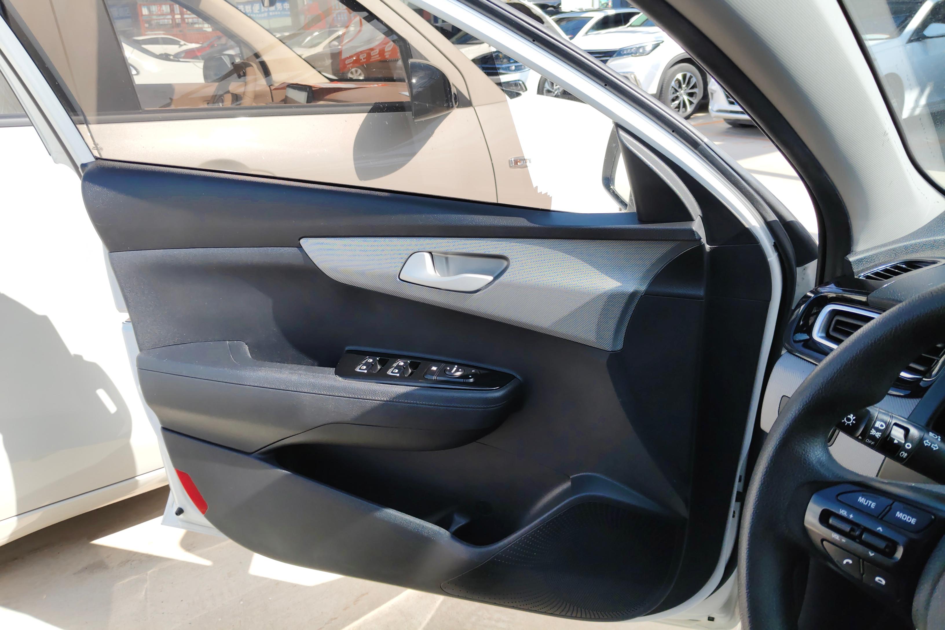 Kia Forte 2022 imagem de carro #21