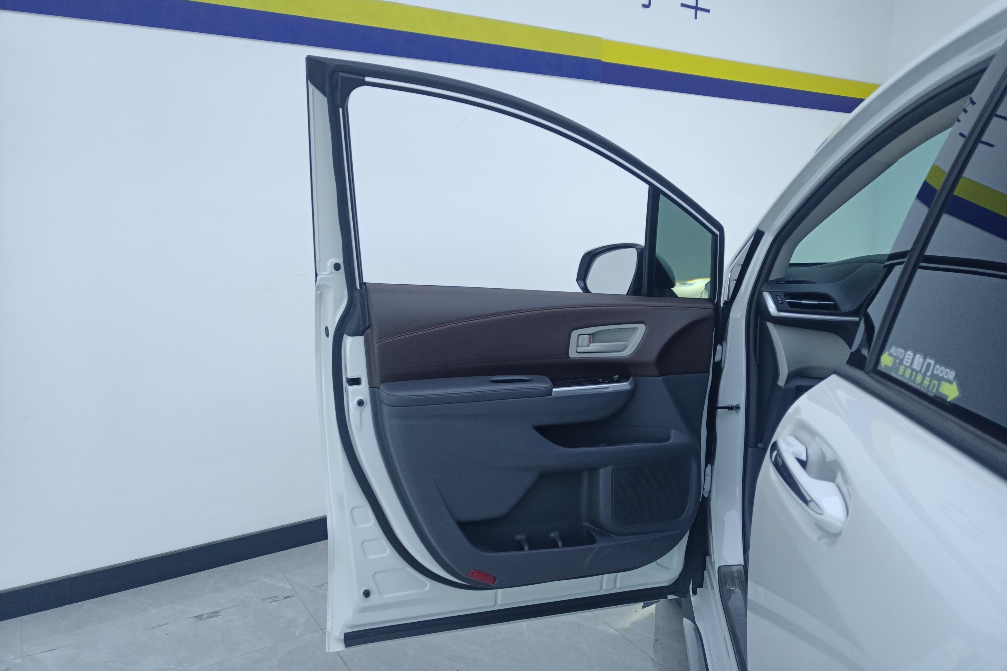 Toyota Granvia 2024 immagine di auto #21