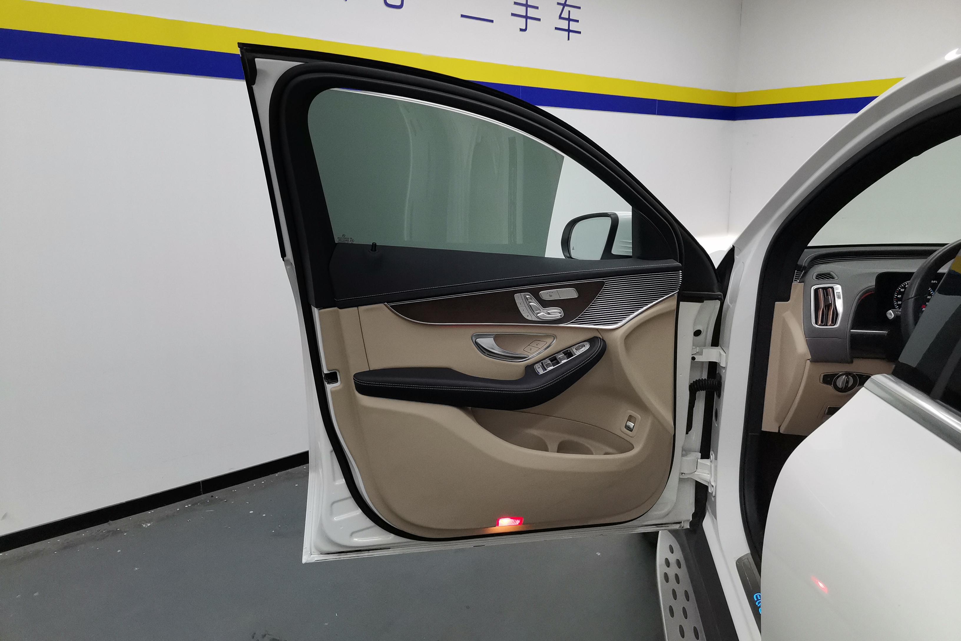Mercedes-Benz EQC Class 2021 car image #21