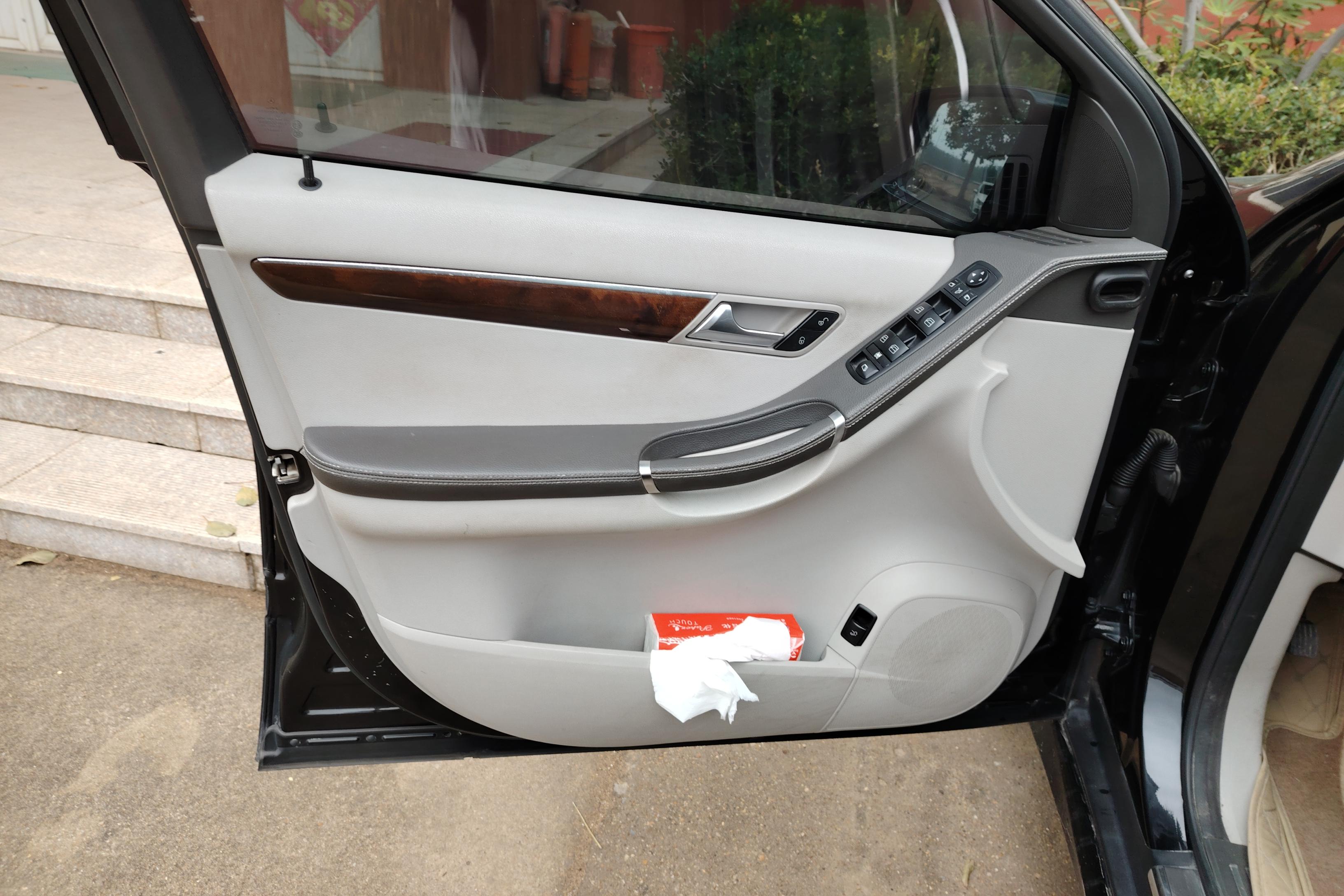 Mercedes-Benz R Class 2011 car image #21