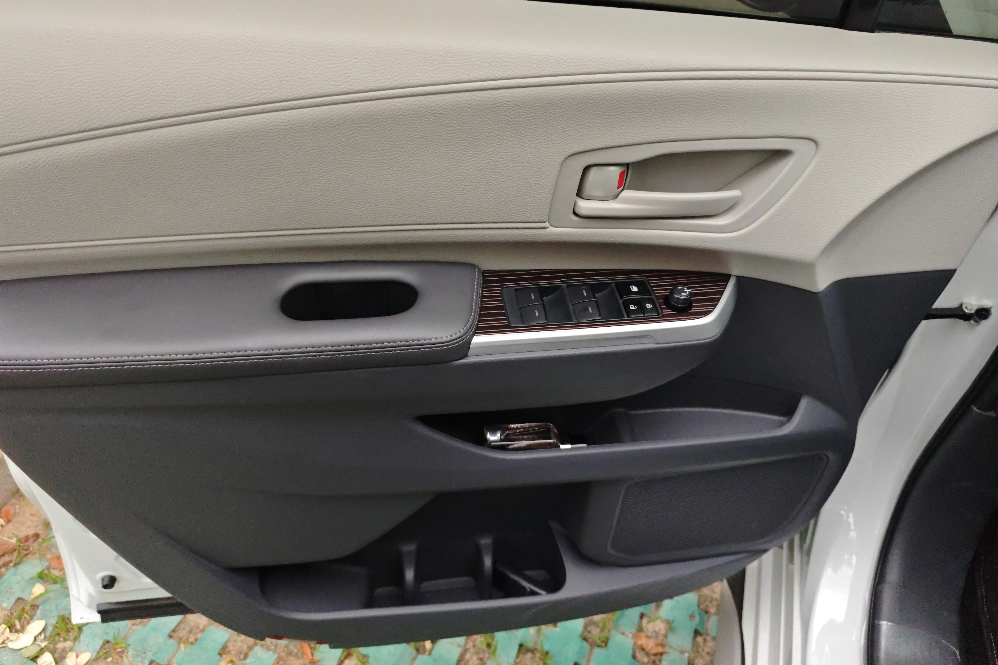 Toyota Granvia 2024 immagine di auto #21