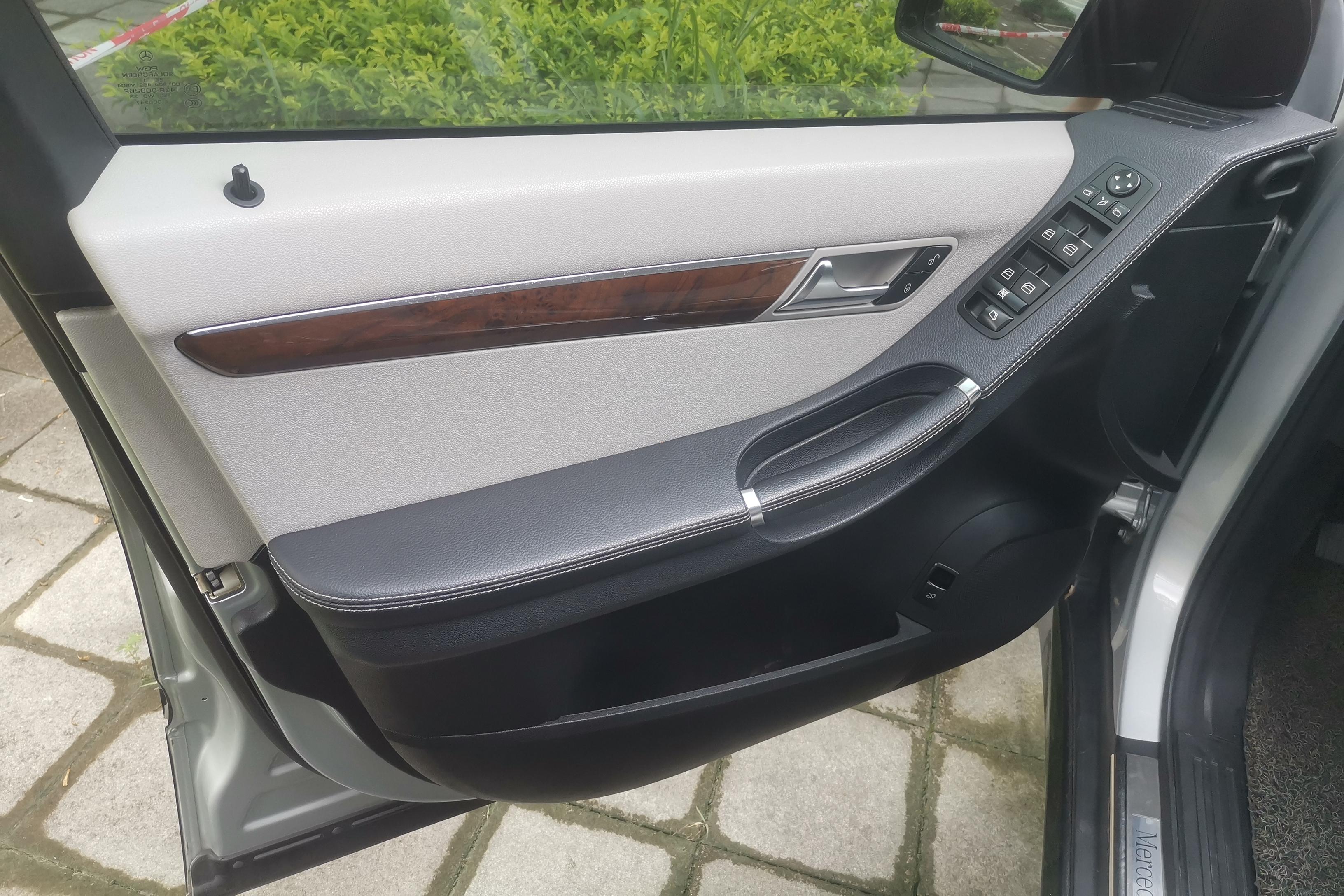 Mercedes-Benz R Class 2011 car image #21