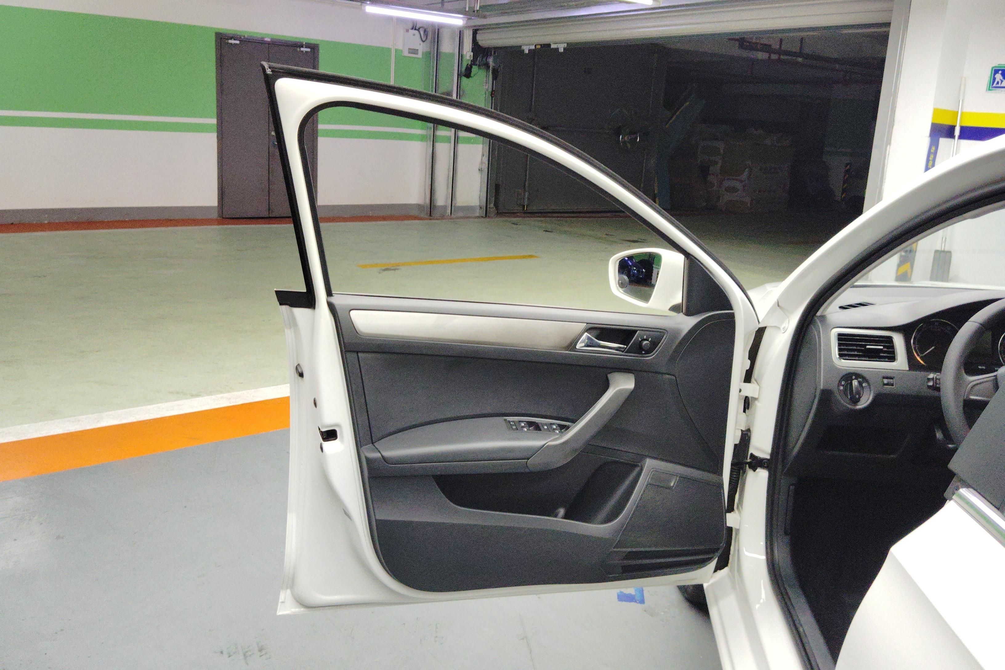 Skoda Rapid Spaceback 2016 car image #21