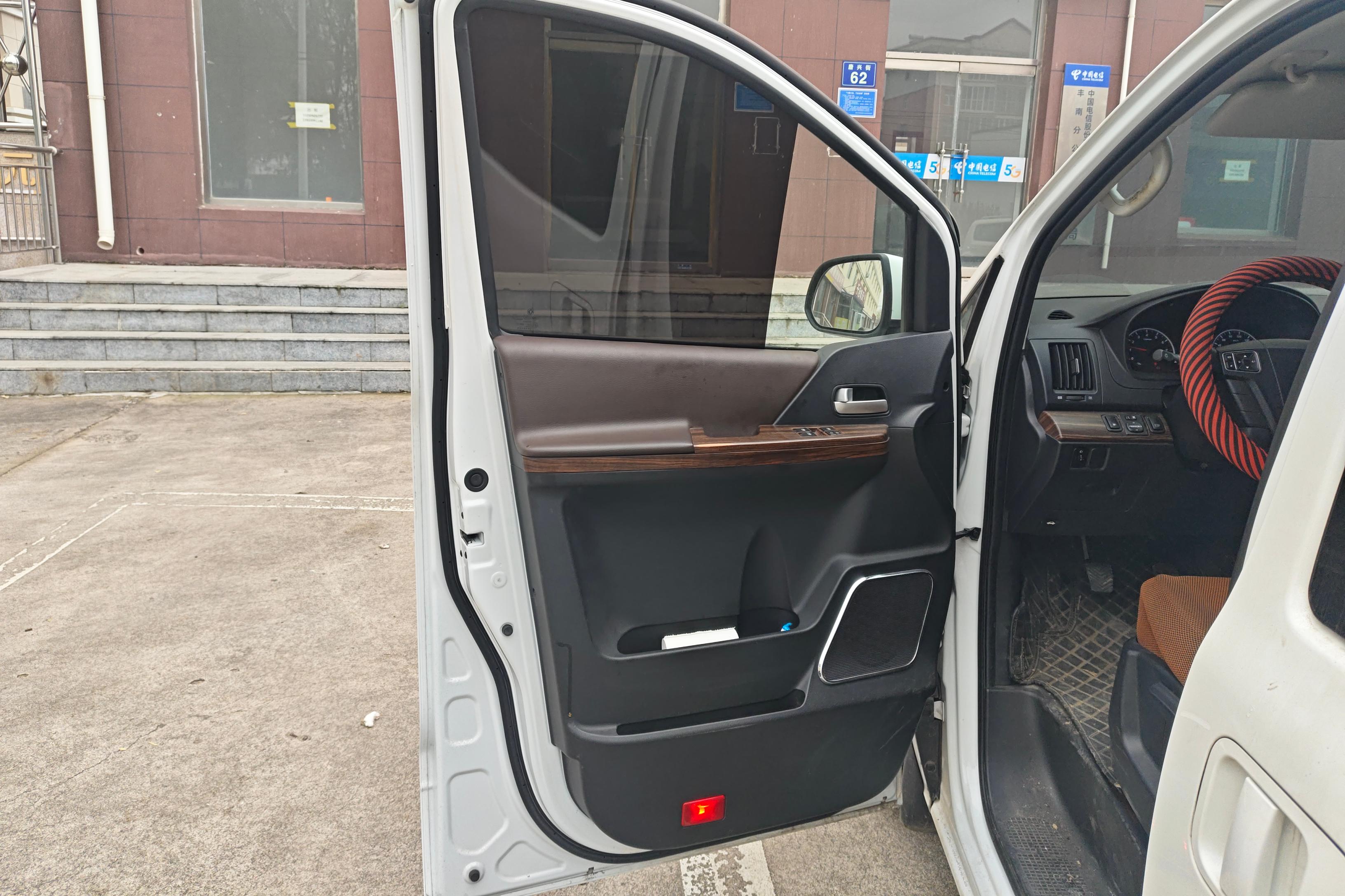 Forthing Lingzhi PLUS 2020 #21 Forthing Lingzhi PLUS 2020 car image #21