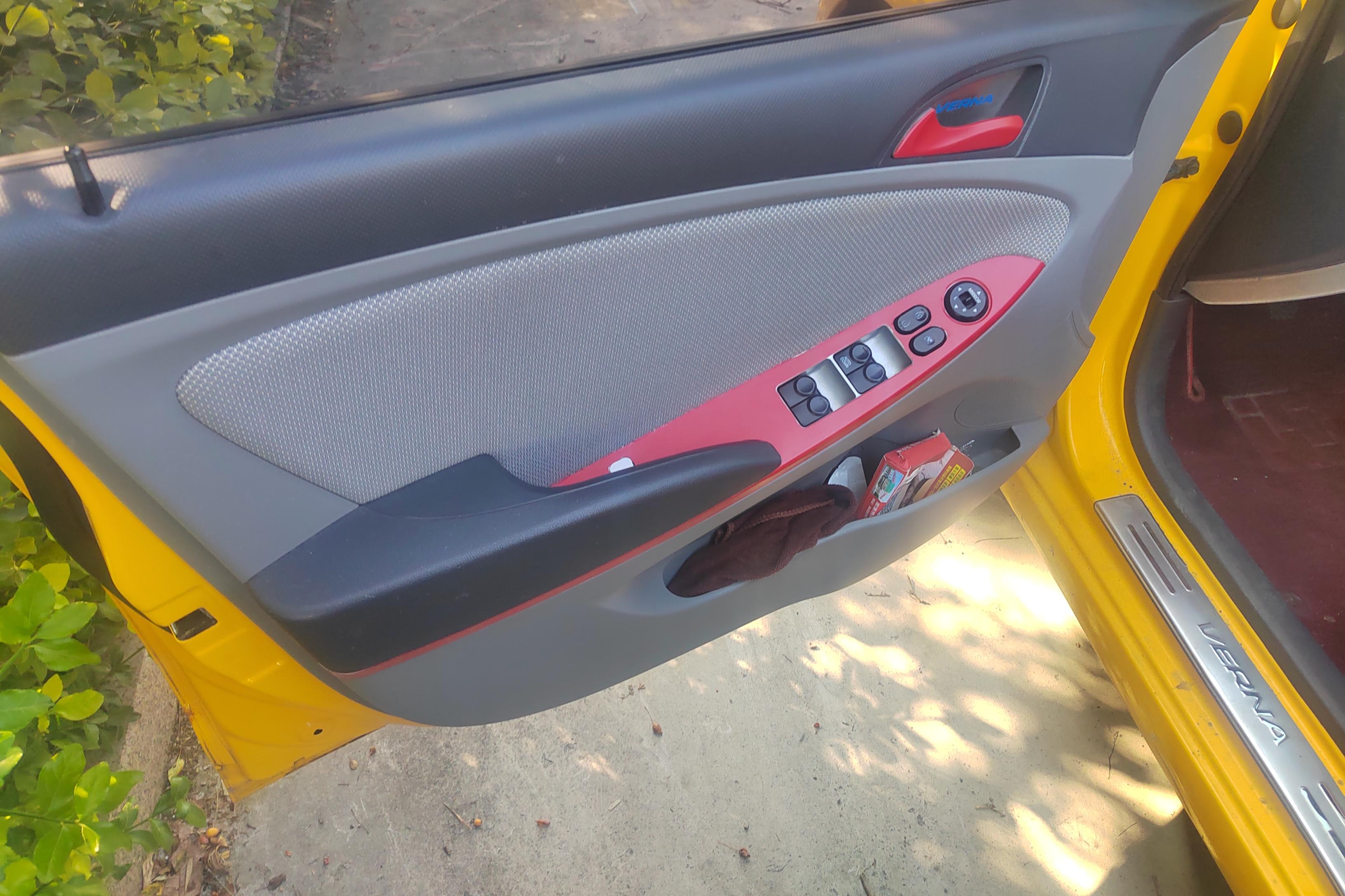 Hyundai Reina 2013 car image #21