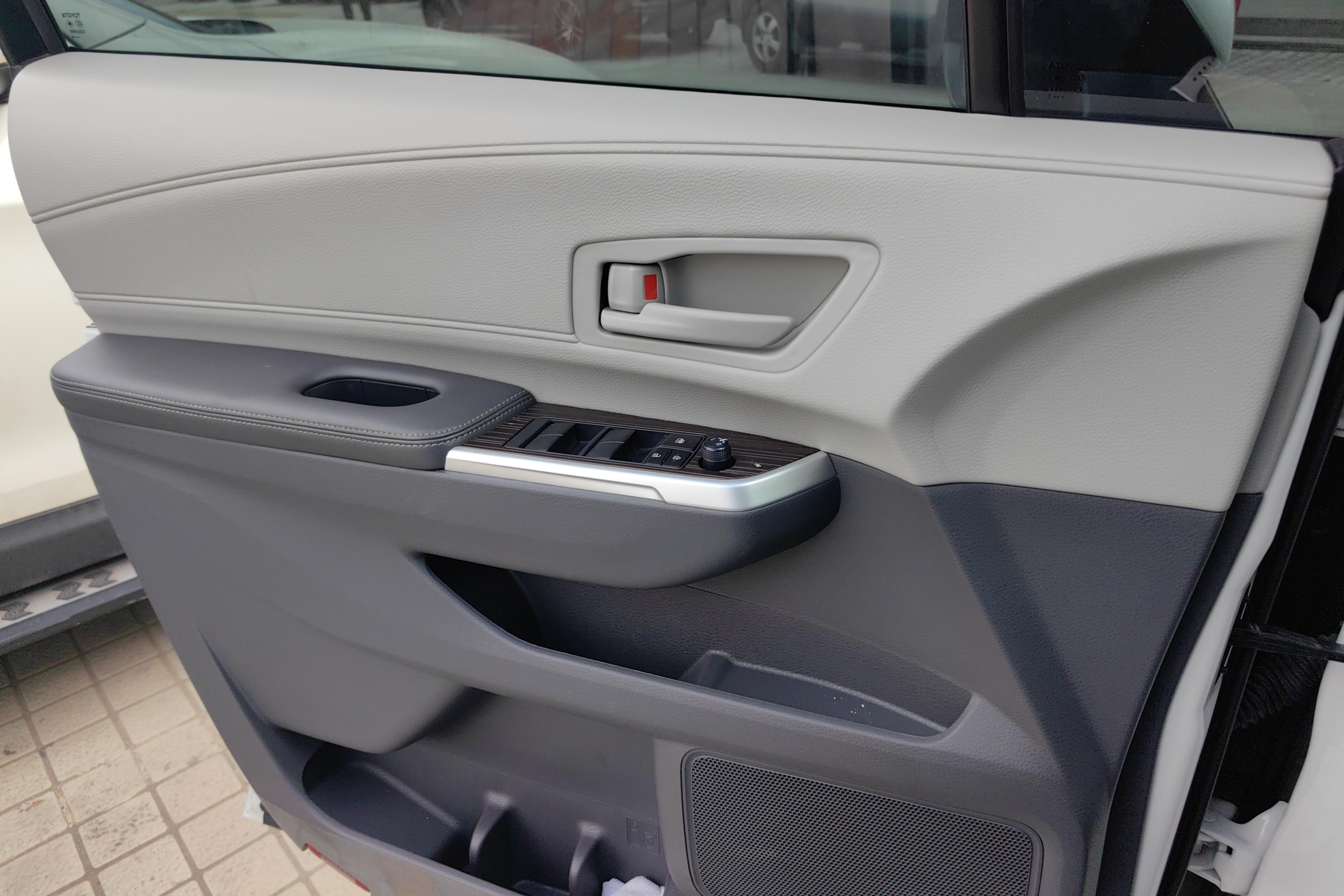 Toyota Granvia 2024 immagine di auto #21