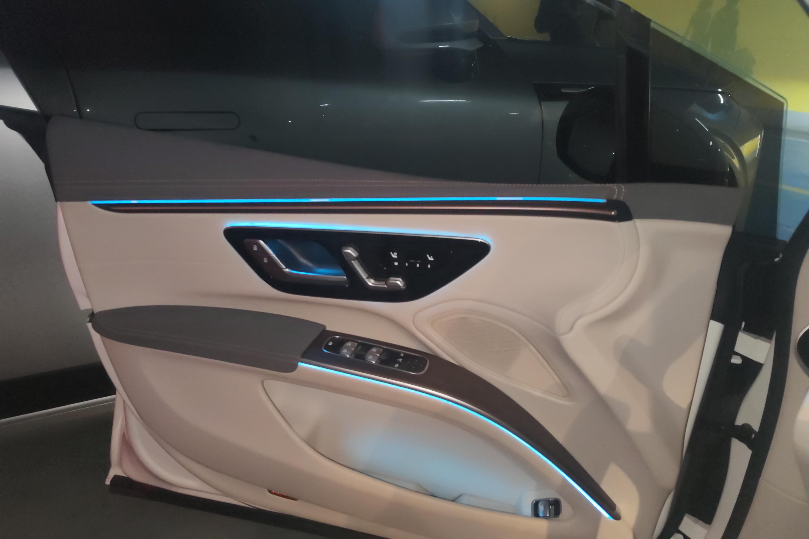 Mercedes-Benz EQS SUV 2022 car image #21