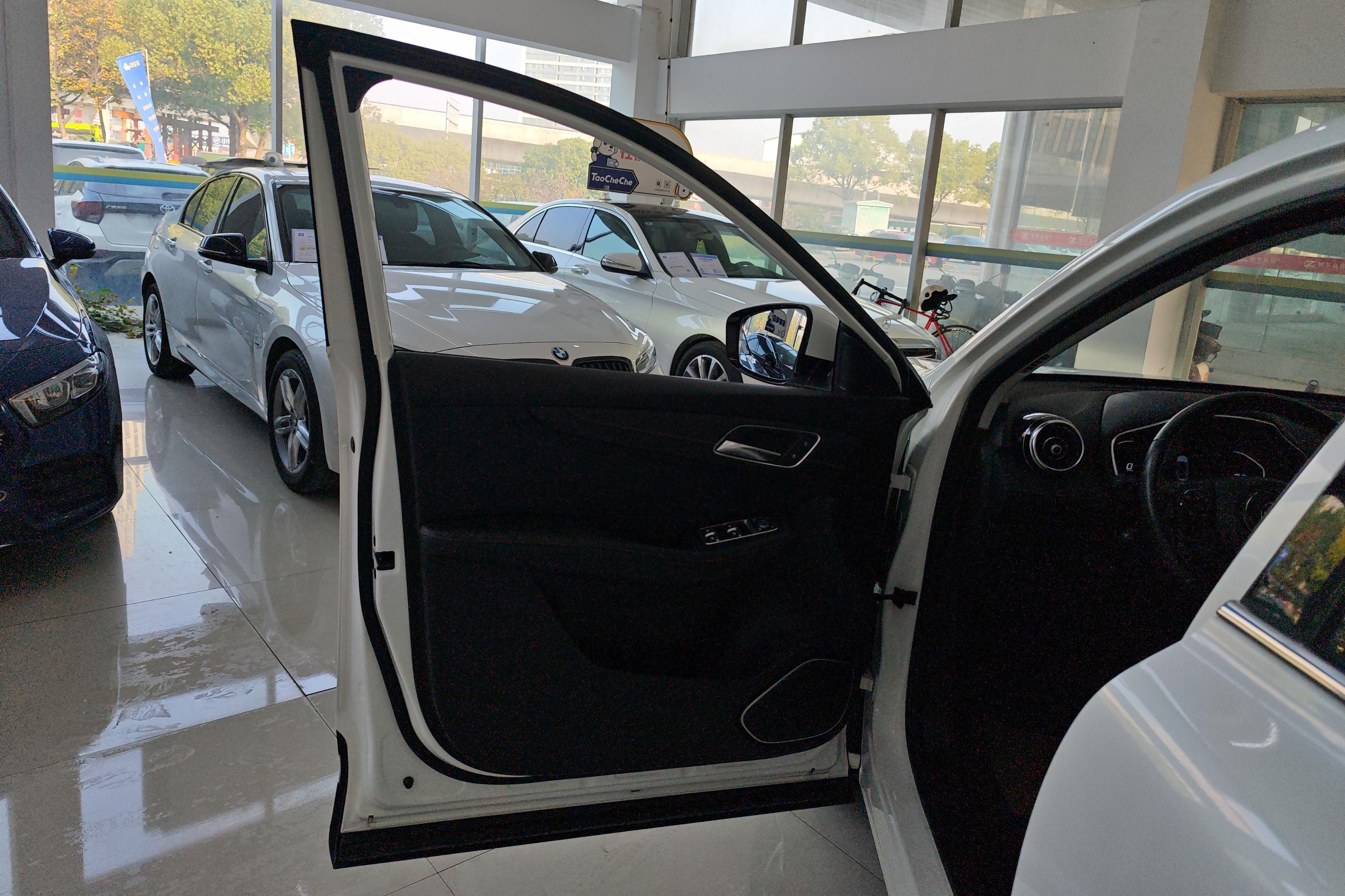 MG Pilot New Energy 2021 #21 MG Pilot New Energy 2021 car image #21