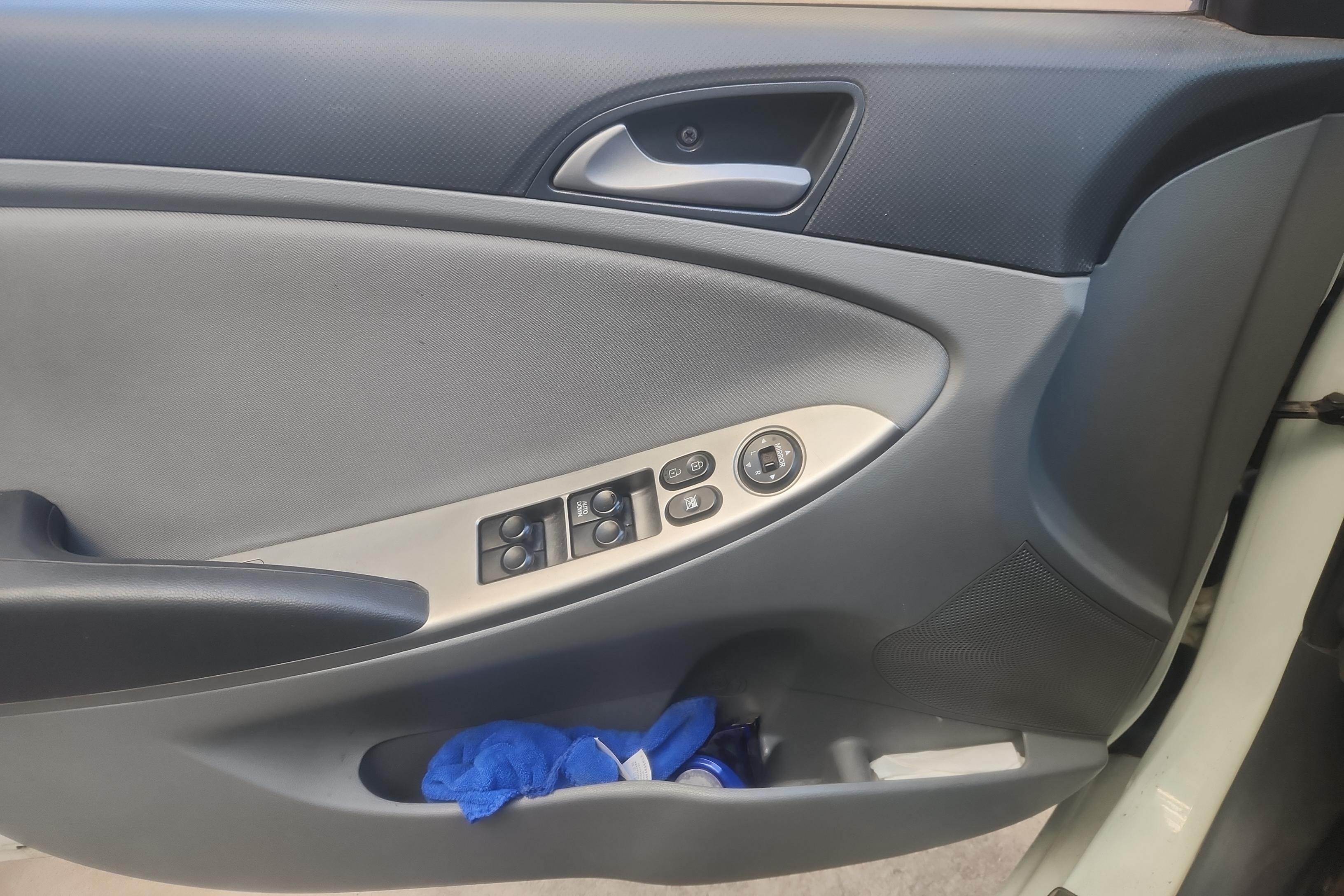 Hyundai Reina 2016 #21 Hyundai Reina 2016 car image #21