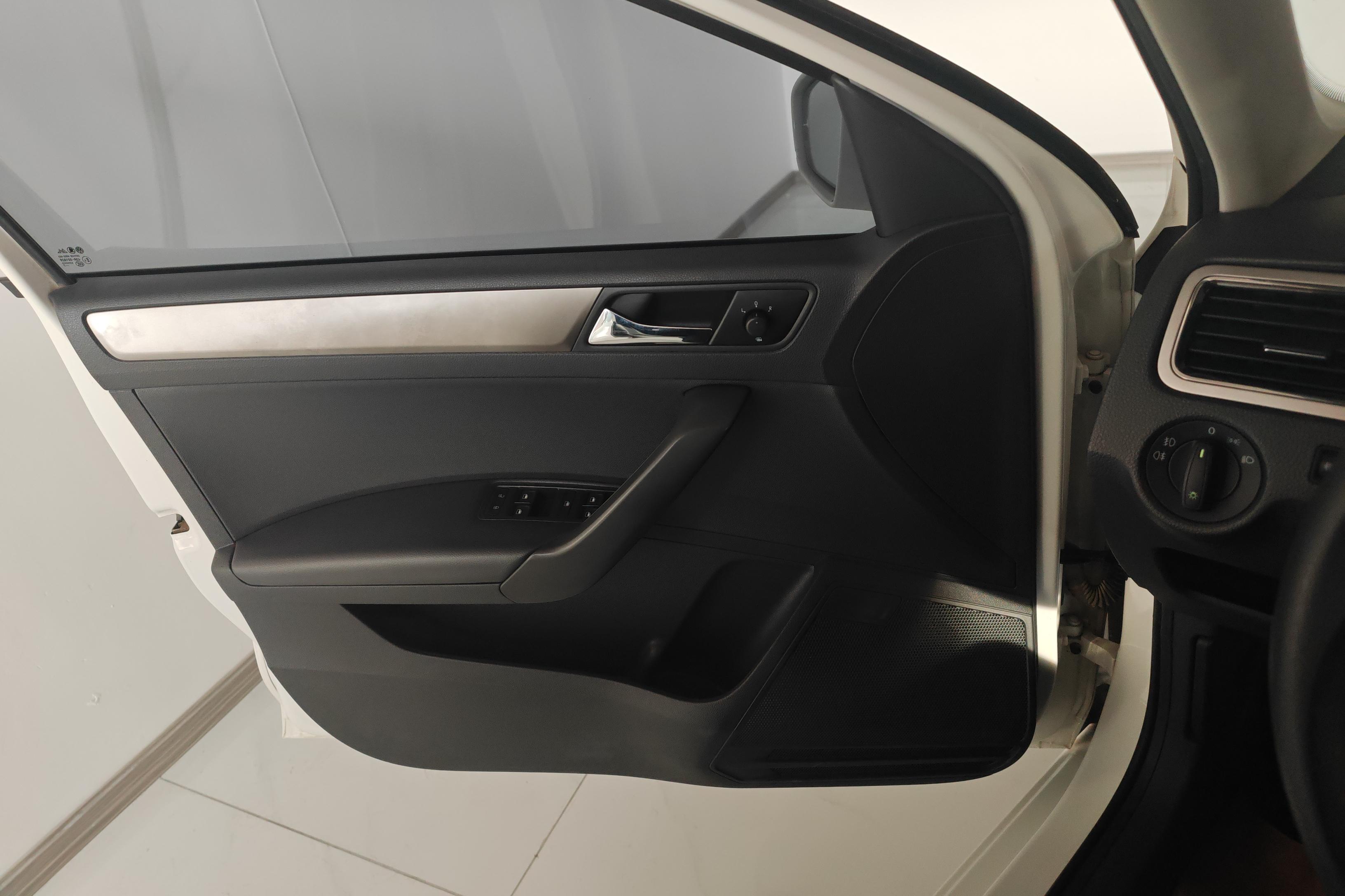 Skoda Rapid Spaceback 2017 car image #21