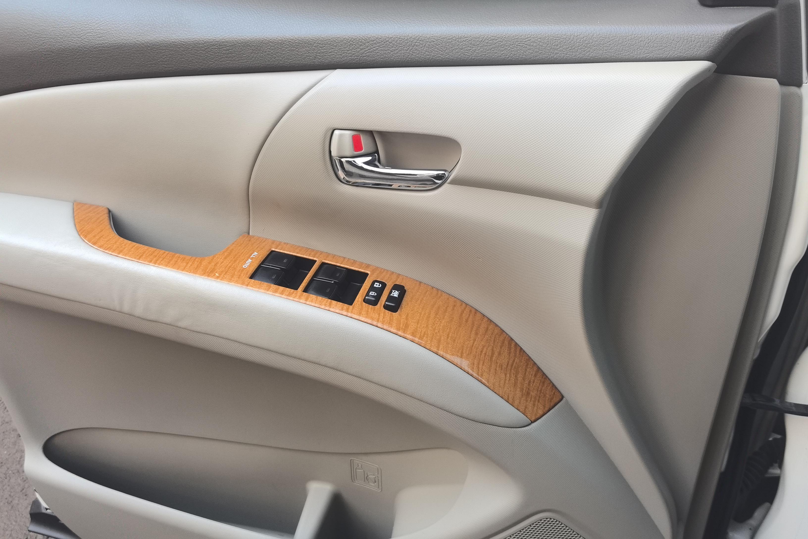 Toyota Previa 2012 car image #21