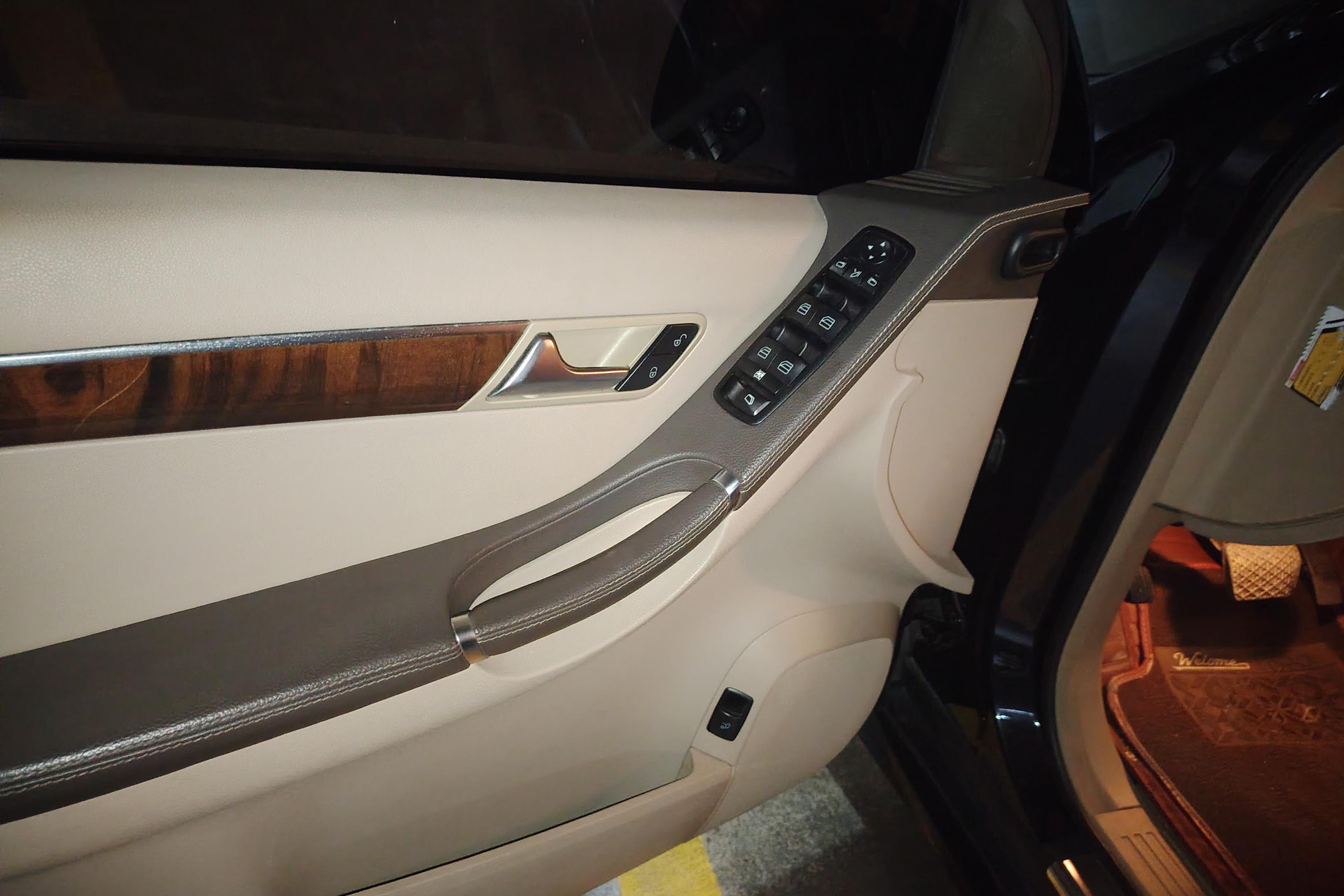 Mercedes-Benz R Class 2012 #21 Mercedes-Benz R Class 2012 car image #21