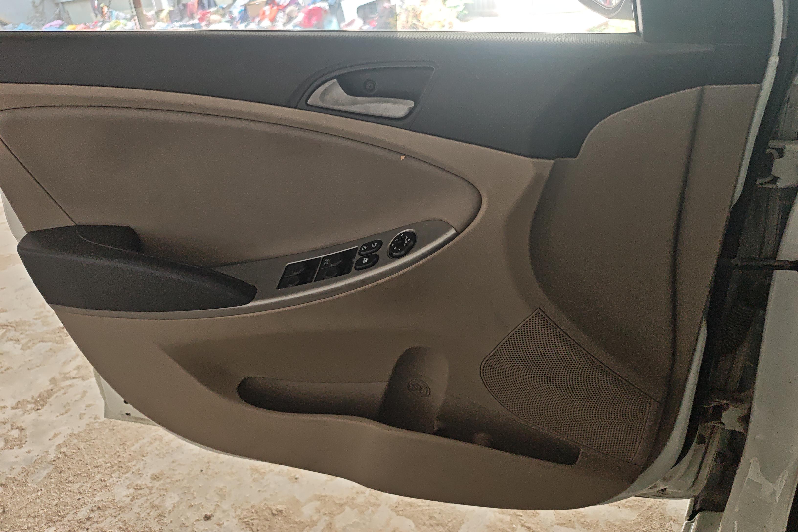 Hyundai Reina 2014 #21 Hyundai Reina 2014 car image #21