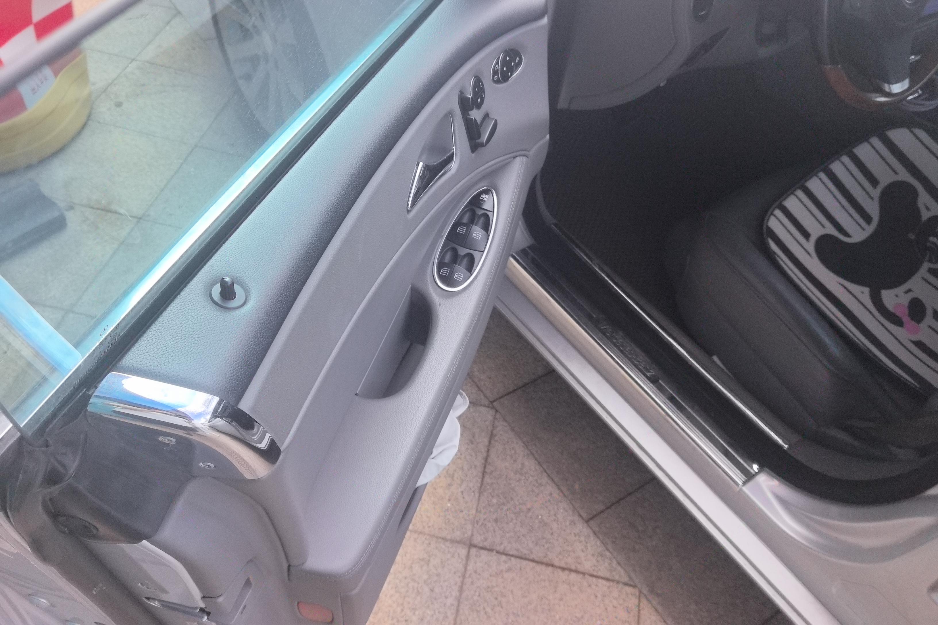 Mercedes-Benz CLS AMG 2010 car image #21