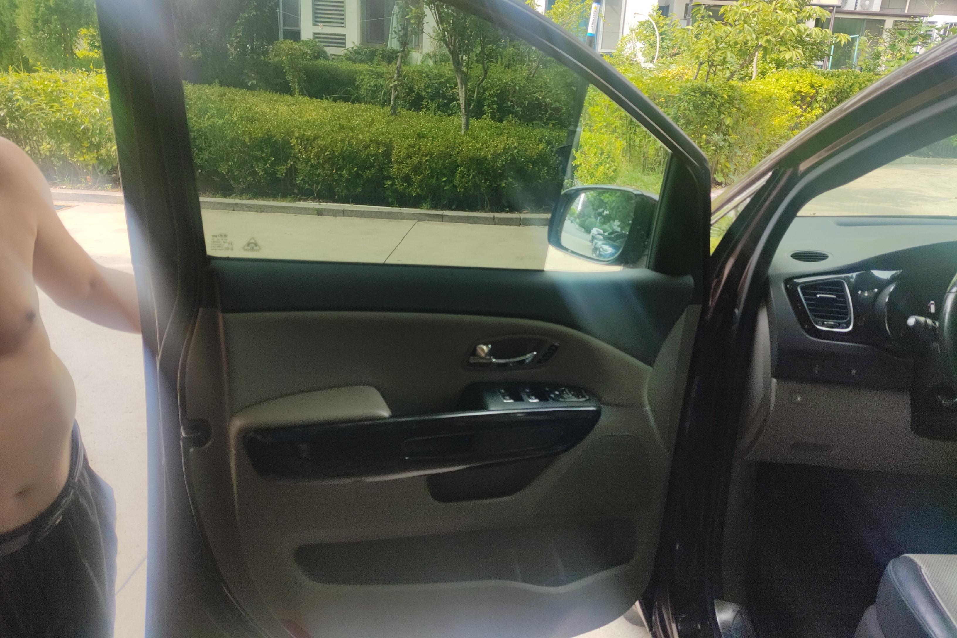 Kia Carnival 2016 изображение автомобиля #21