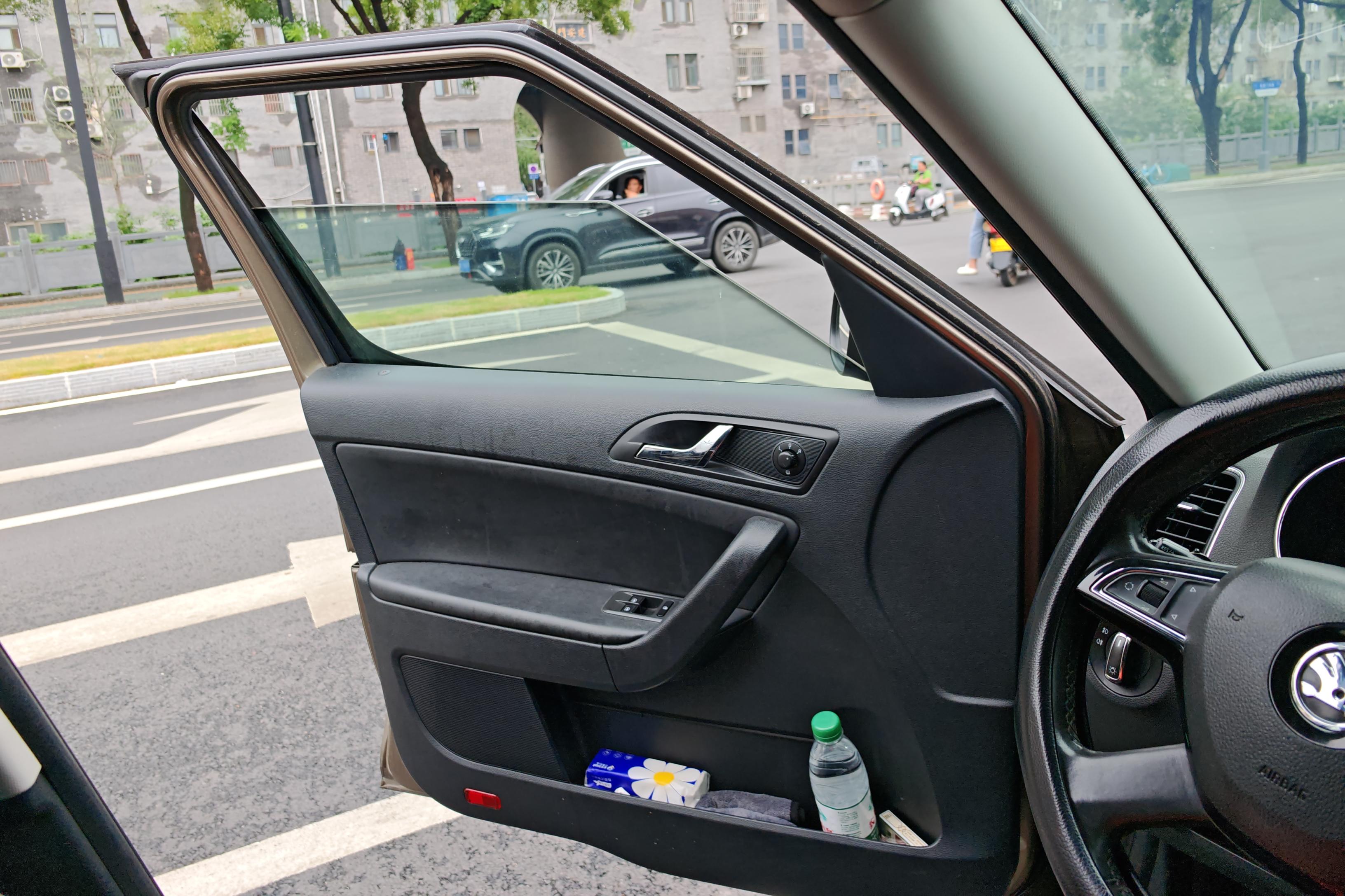 Skoda Yeti 2014 car image #21