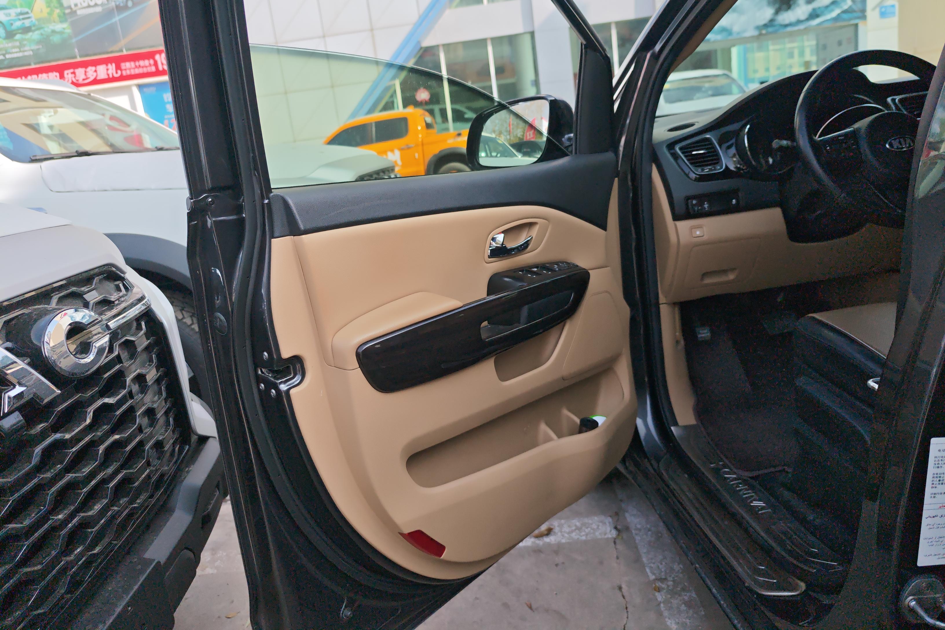 Kia Carnival 2016 immagine di auto #21