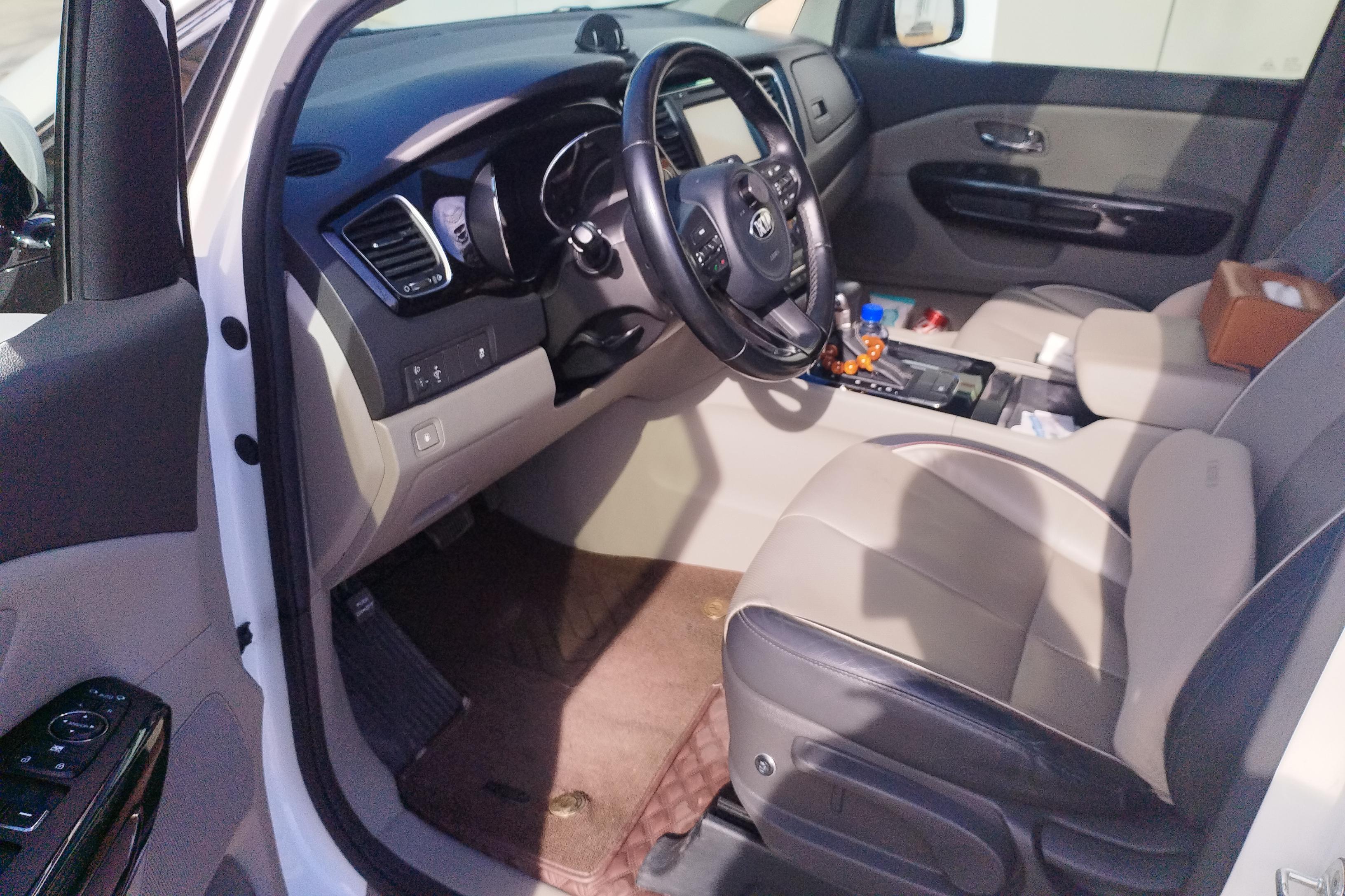 Kia Carnival 2017 изображение автомобиля #21