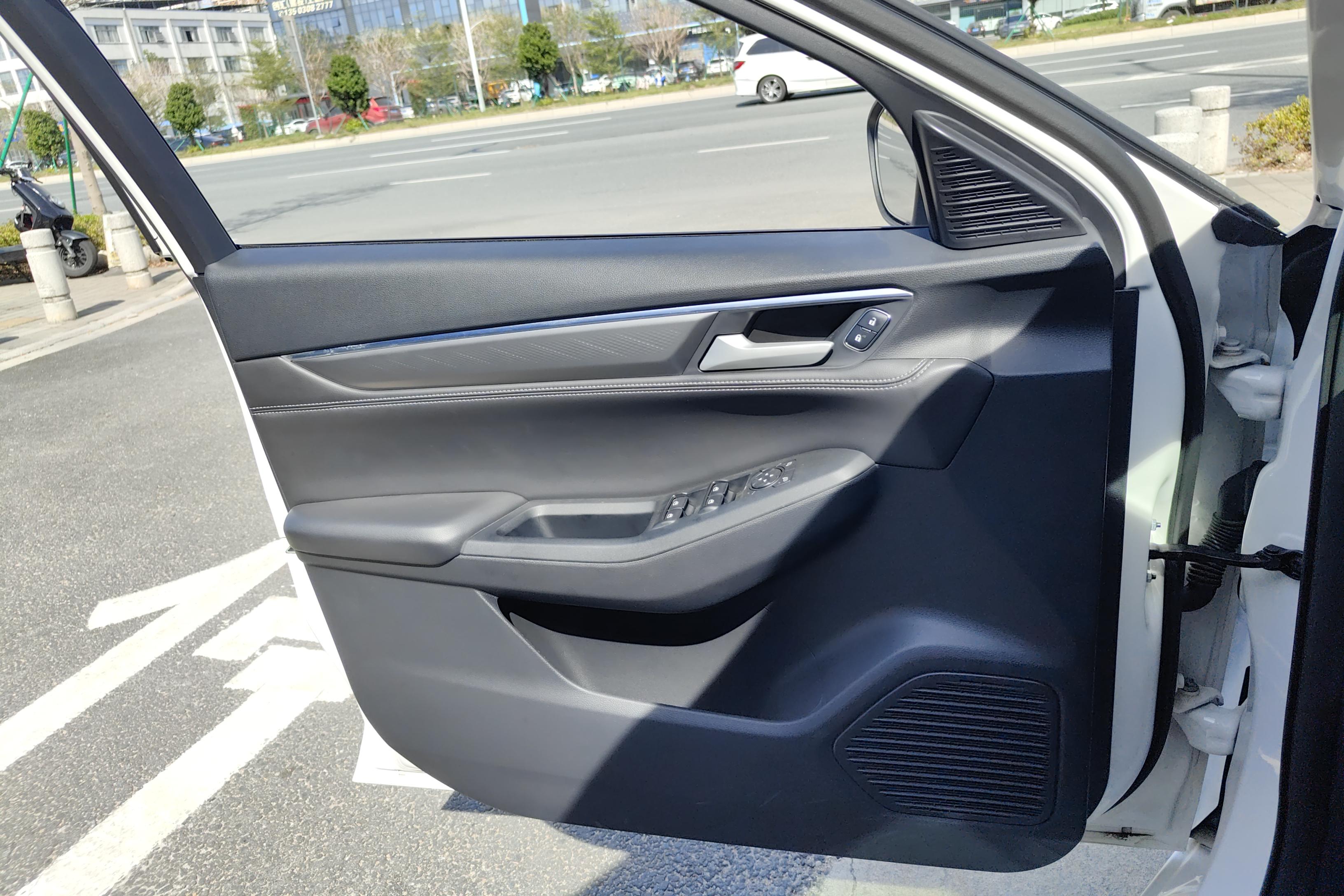 Ford Escort 2022 car image #21