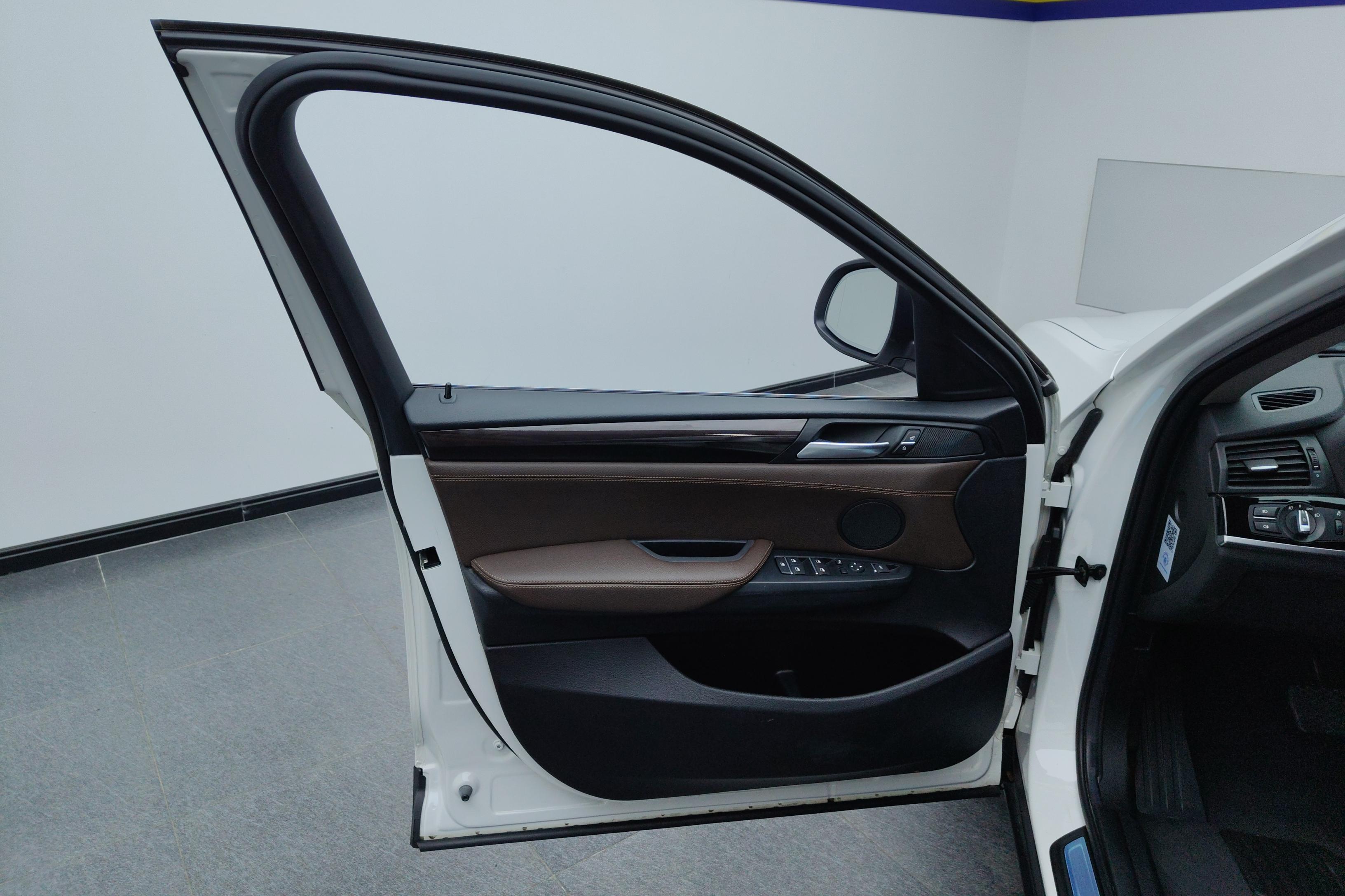 BMW X4 M40i 2018 #21 BMW X4 M40i 2018 car image #21