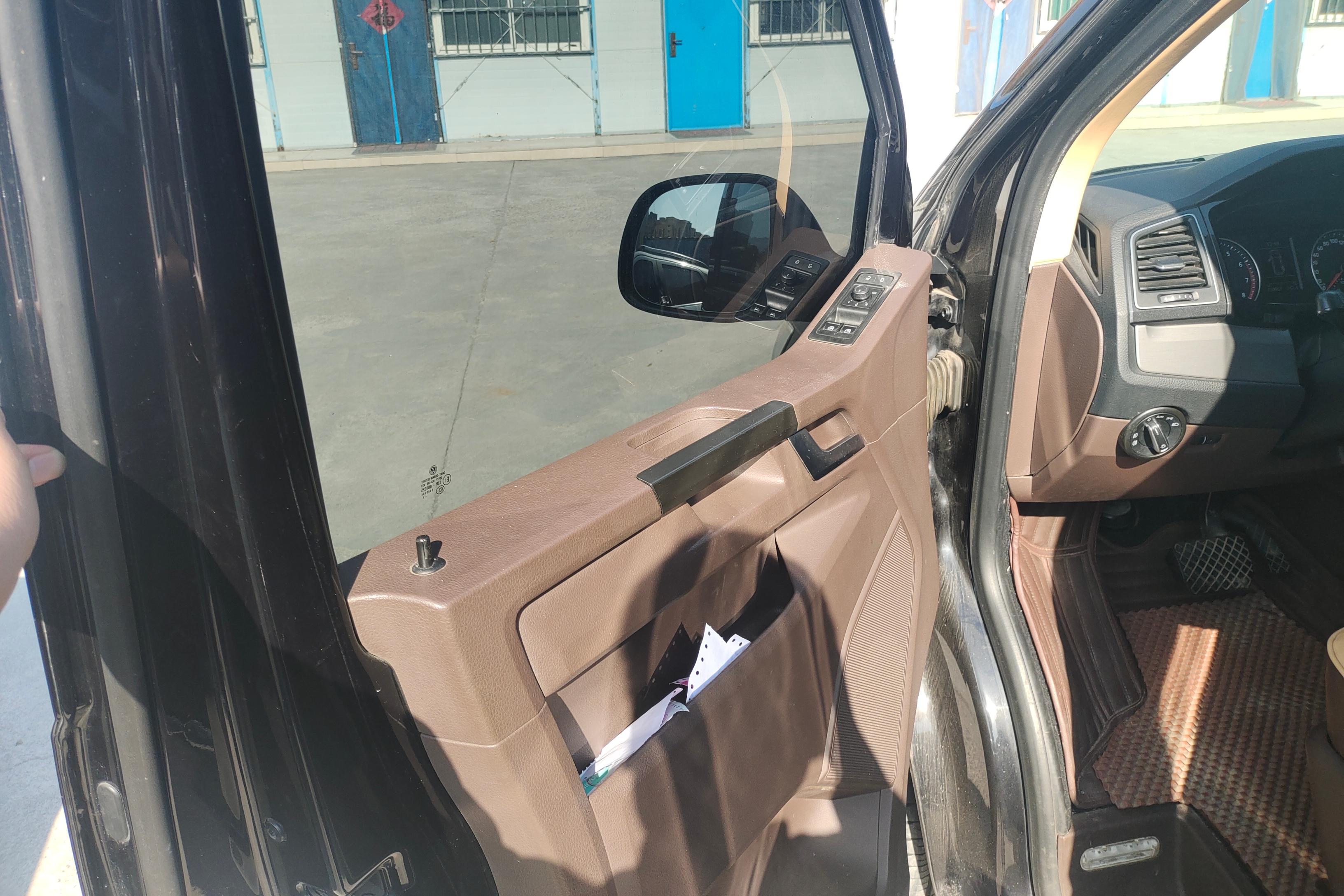 Volkswagen Caravelle 2018 car image #21