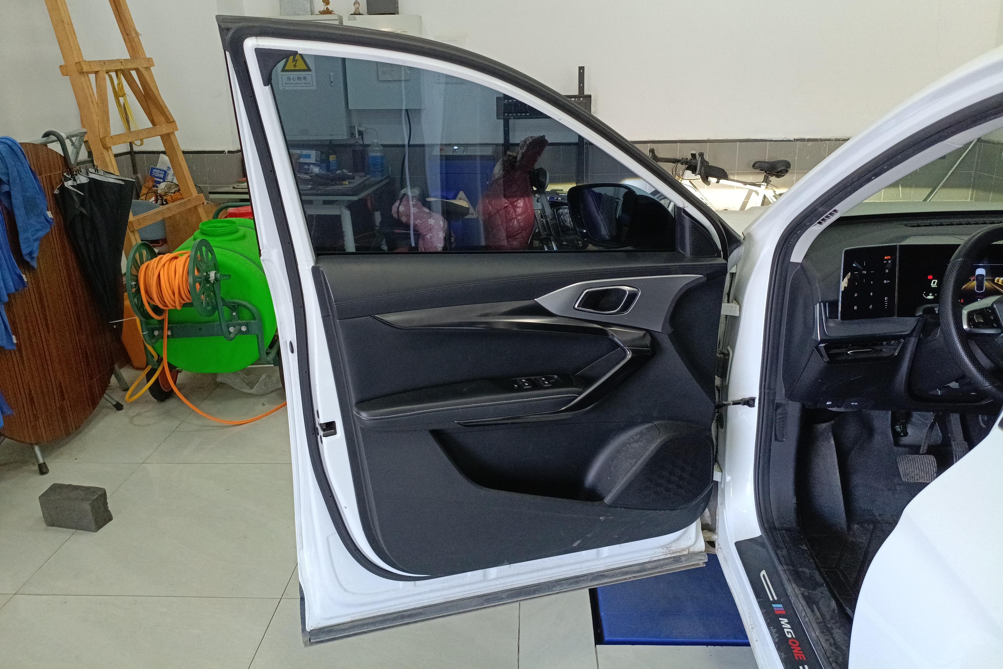 MG ES5 2021 car image #21