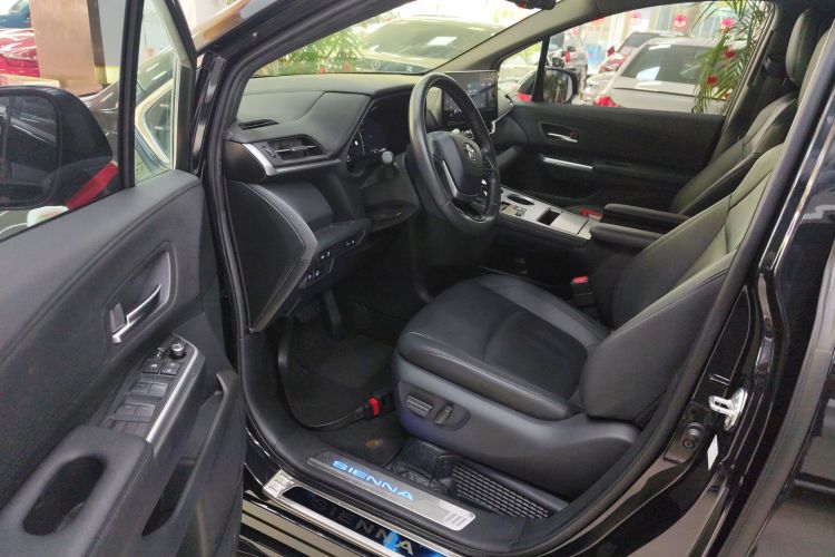 Toyota Sienna 2022 #21 Toyota Sienna 2022 car image #21