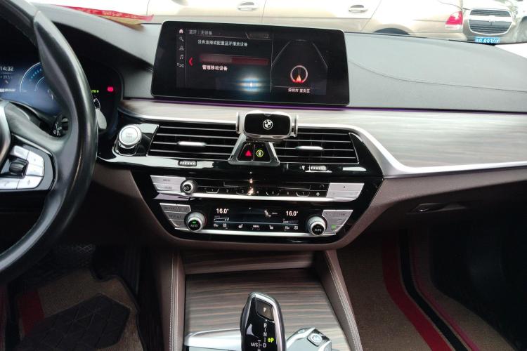 BMW 5 Series New Energy 2019 car image #21