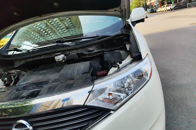 Nissan Quest 2016 imagem de carro #21