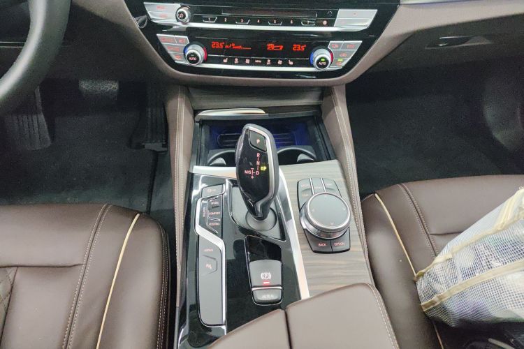 BMW 5 Series New Energy 2018 car image #21