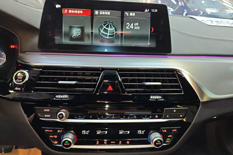 BMW 5 Series (Imported) 2018 #21 BMW 5 Series (Imported) 2018 car image #21