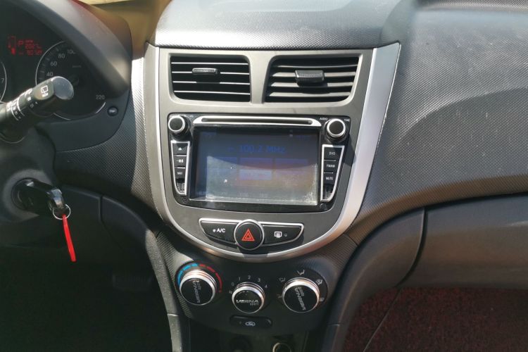 Hyundai Reina Hatchback 2015 car image #21