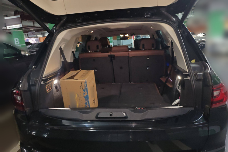 BMW X7 M60i 2021 car image #21