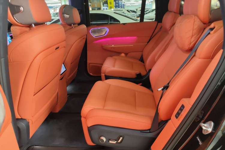 Lynk & Co 900 2025 car image #21