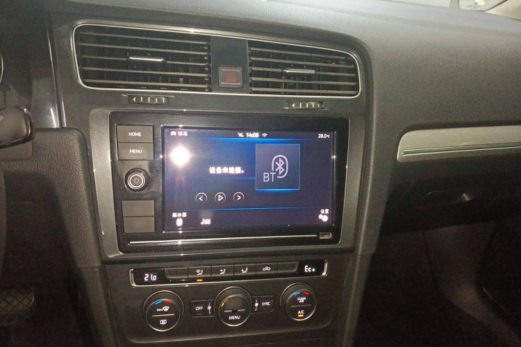 Volkswagen Golf Pure Electric 2020 car image #21