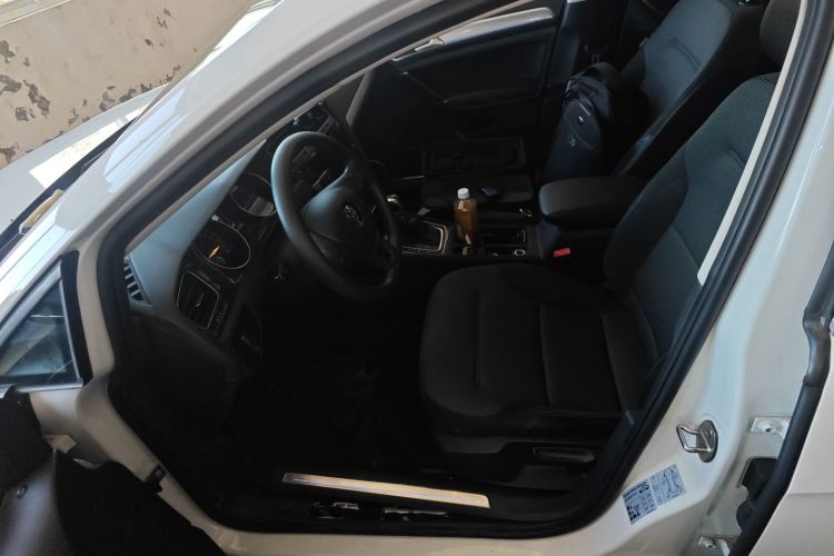 Volkswagen Golf Pure Electric 2020 car image #21