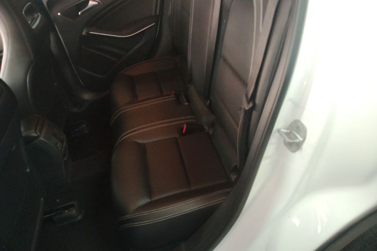 Mercedes-Benz GLA Class 2015 car image #21