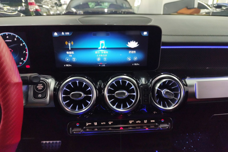 Mercedes-Benz GLB AMG 2020 immagine di auto #21