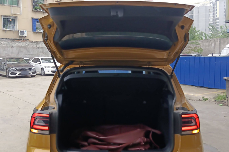 Volkswagen T-Cross 2020 car image #21