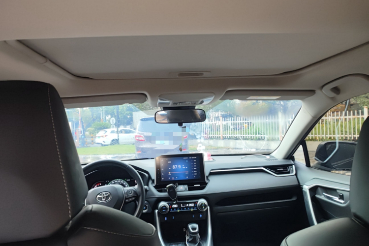 Toyota RAV4 (Imported) 2022 immagine di auto #21