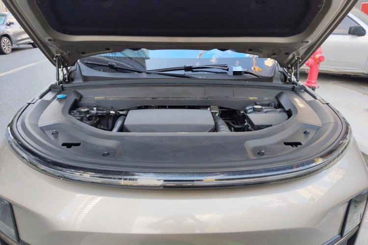 Li L8 2023 изображение автомобиля #21