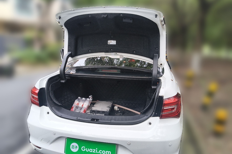 BYD Qin New Energy 2018 #21 BYD Qin New Energy 2018 car image #21