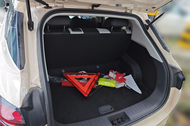 哪吒汽车 哪吒AYA 2023 汽车图片 #21