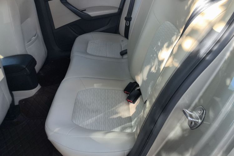 Skoda Rapid 2017 car image #21