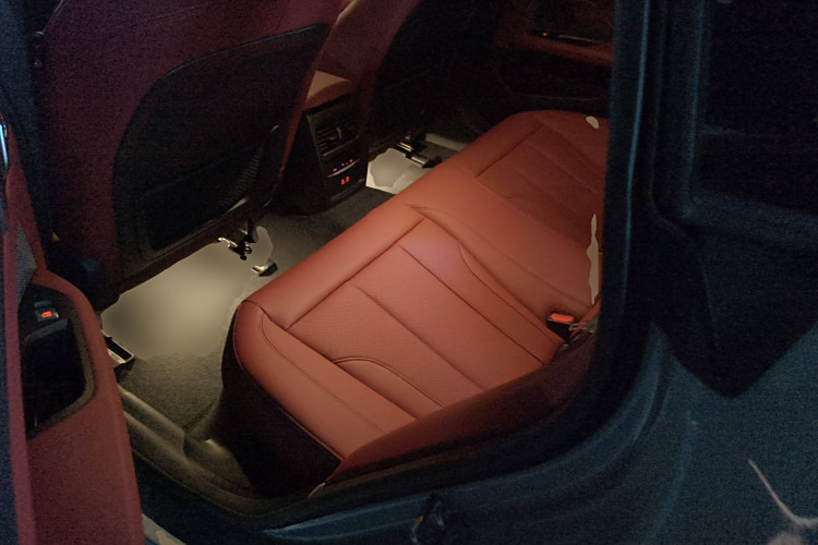 BMW i4 M50 2023 #21 BMW i4 M50 2023 car image #21