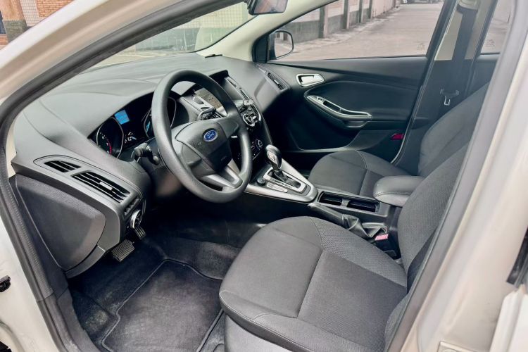 Ford Focus 2018 car image #21